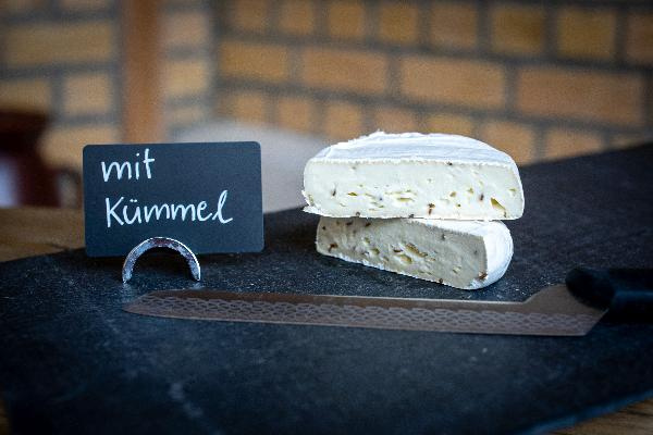 Produktfoto zu Schönborner Brie mit Kümmel